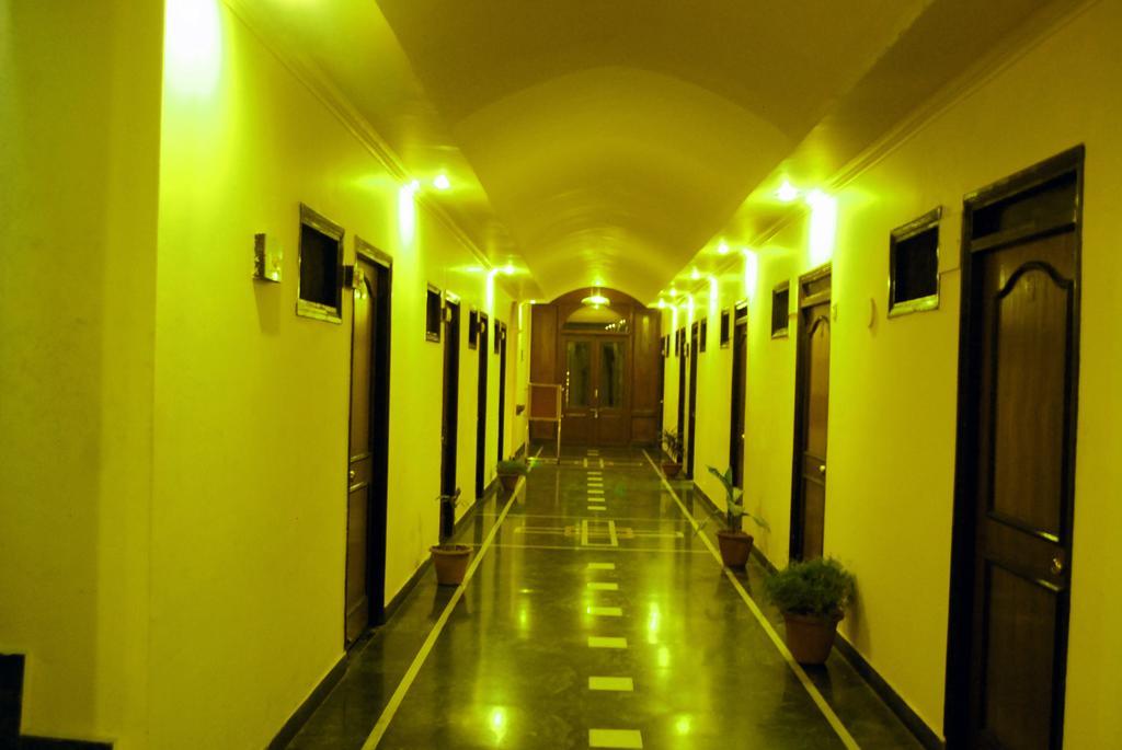 Hotel Mohan Lucknow Extérieur photo
